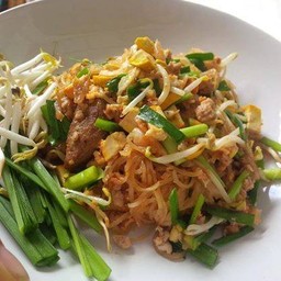 ผัดไทยเส้นจันท์ (หมู)