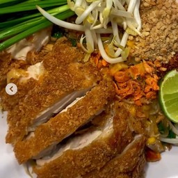 ผัดไทย ไก่กรอบ