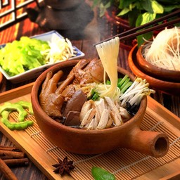 A3ก๋วยเตี๋ยวน่องใหญ่+เนื้อไก่ฉีก