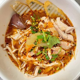 ก๋วยเตี๋ยวไก่ต้มยำ