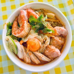 ข้าวไข่ข้น ไก่กรอบ กะเพรา ยำไก่แซ่บ CJ หมู่บ้านดีเค