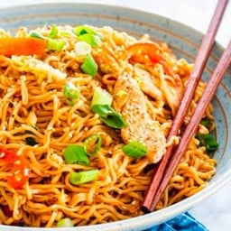 Stir-Fried Chicken Noodles ผัดพาสต้าไก่