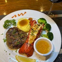 Surf & Turf (Steak & Lobster)