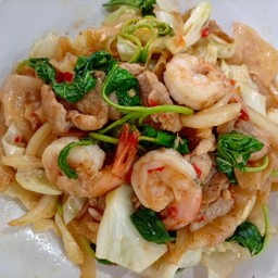 ผัดขี้เมาเส้นใหญ่