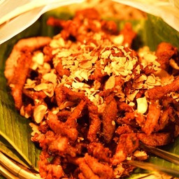 หมูสันคอทอดคลุกกระเทียม