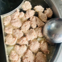 ก๋วยเตี๋ยวต้มยำหมูเด้ง