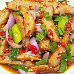 ยำสเต็กหมูย่าง