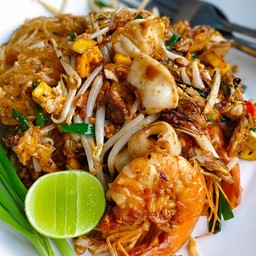 ผัดไทย ทะเลรวม