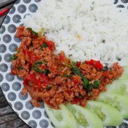 ข้าวกระเพราแหนม
