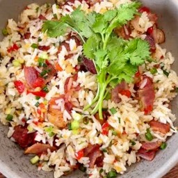 ข้าวผัดคั่วกะทะเหล็กพริกเกลือใส่เบคอน