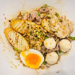 ก๋วยเตี๋ยวแห้งต้มยำหมู