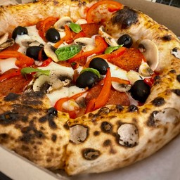 Pizza Anchovies e Salami  Piccante (พิซซ่าแอนโชวี่และซาลามี่รสเผ็ด) M