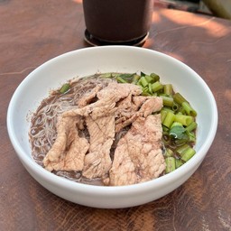 ก๋วยเตี๋ยวหมูหมักล้วนน้ำตก