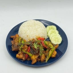 ข้าวไก่กรอบซอสพะแนง