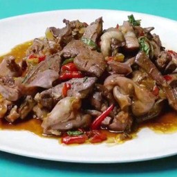 ข้าวกระเพราเครื่องในไก่