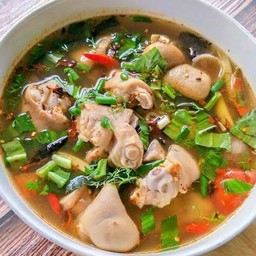 ต้มแซ่บขาหมู