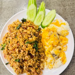 ข้าวกระเพราคลุกไข่ยู่ยี่