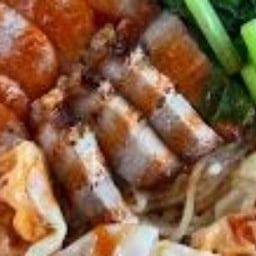 ชายสี่บะหมี่เกี๊ยว เซเว่นซอย ร่มเกล้า 21