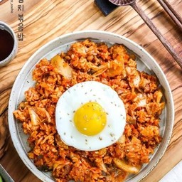 ข้าวหมูผัดกิมจิ ไข่ดาว