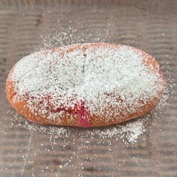 ขนมปังครีมนมชมพู