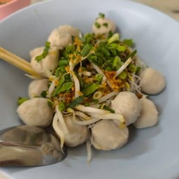 เล็กลูกชิ้นหมู