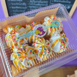 ปังปิ้ง เนยนม+วิปครีม+คาราเมล+โรยเกล็ดน้ำตาล