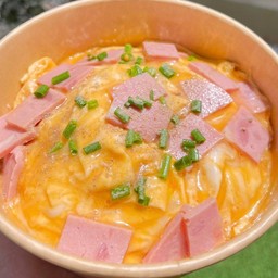 ข้าวหน้าไข่ข้นแฮม