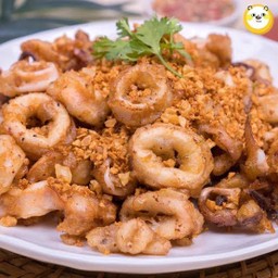 หมึกทอดกระเทียม Fried squid with garlic