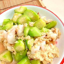 ผัดบวบไข่ ใส่กุ้ง/หมู