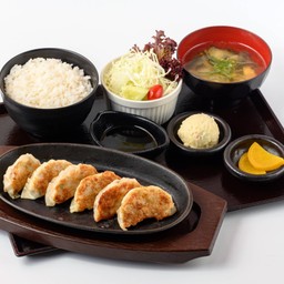 ชุดข้าวเกี๊ยวซ่า