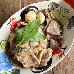 ก๋วยเตี๋ยวรวมชุดหมักน้ำตก