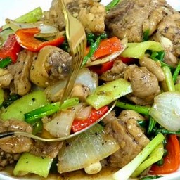 พริกสดผัดพริกไทยดำ ราดข้าว