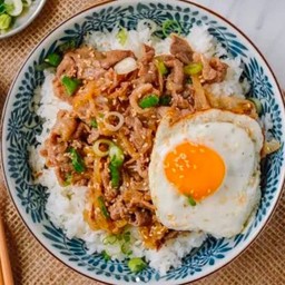 Beef Rice Bowl ข้าวหน้าเนื้อผัดซอสญี่ปุ่น