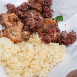 ข้าวเหนียวห่อไก่ ตับ ผสม กึ่น