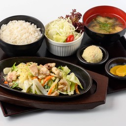 ชุดข้าวเครื่องในผัดผักย่างเกลือ