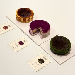 บาสก์มัทฉะถั่วแดงโมจิ