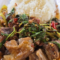 ข้าวกะเพราเนื้อตุ๋น