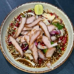 ยำคอหมูย่าง