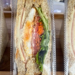 แซนวิชสดไข่ดาวผักแฮมชีส