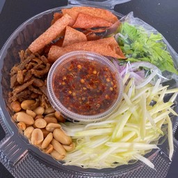 ยำมะม่วงสามกรอบ