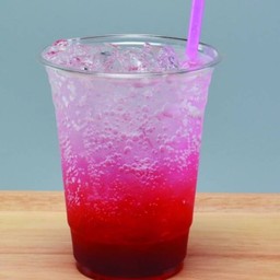 น้ำแดงโซดา