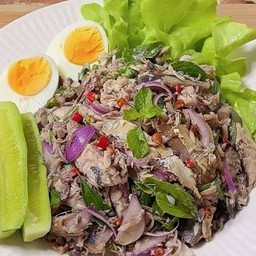 ยำปลาทู เนื้อแน่น และสลัดผักไข่ต้ม