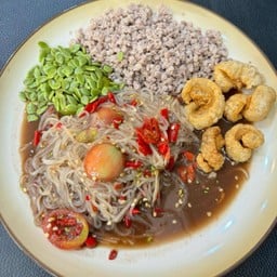 ตำเส้นเล็กกระเทียมเจียวหมูสับ