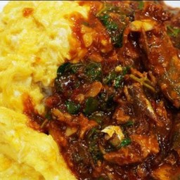 ข้าวหน้าไข่เจียวราดกระเพราปลากระป๋อง