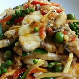 ปลากระพงผัดฉ่า