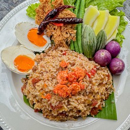 ข้าวผัดน้ำพริกลงเรือ
