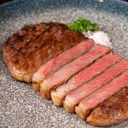 LMJ1. Striploin, Dry-aged Japanese Wagyu Steak 250 g สเต็กสันนอกวากิวญี่ปุ่นดรายเอจ 250 กรัม