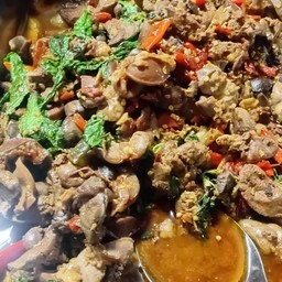 กระเพราเครื่องในไก่