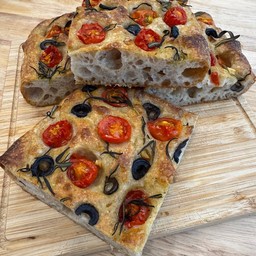 Tomato & Olive wholewheat focaccia (1 ชิ้น)
