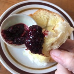 โชคุปังเนยสดมิกซ์เบอร์รี่แยม